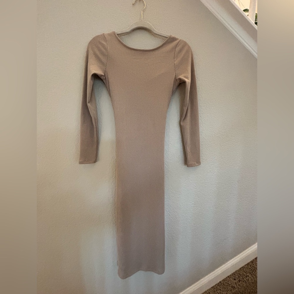 ASTR cross back long sleeve ribbed dress - Picture 3 of 7